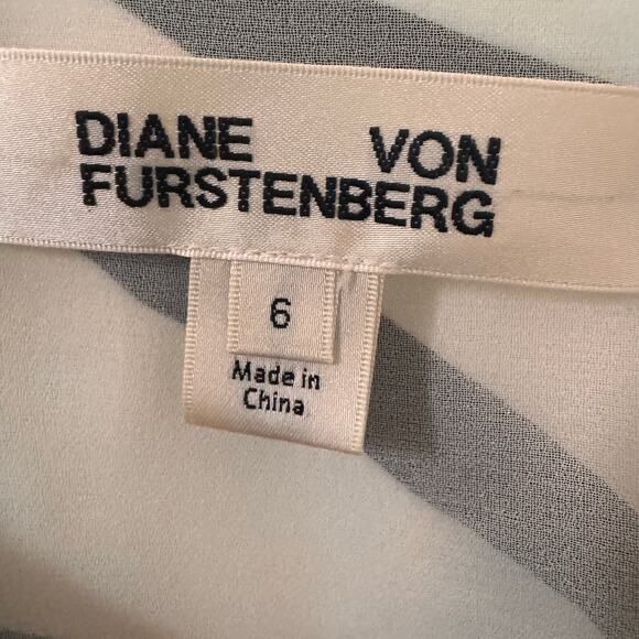 Diane Von Furstenberg DVF 100% Silk Printed Slit Sleeve Blouse Black White Sz 6 - Picture 13 of 14